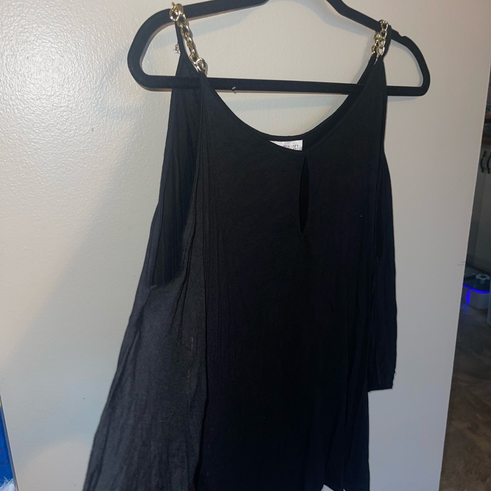 Cold Shoulder with Metal Chain Detail